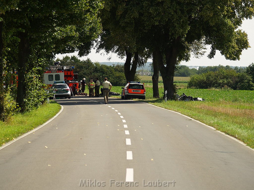 Schwerer VU 1 Toter Koeln Porz Wahn Zuendorf Wahnerstr P130.JPG